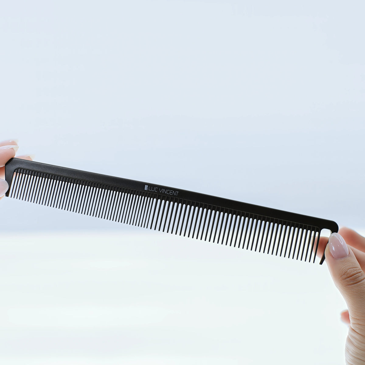 Peigne professionnel en carbone long noir Luc Vincent