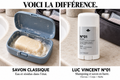 Savon classique dans son étui avec de l’eau et des résidus, à côté du savon en barre N°01