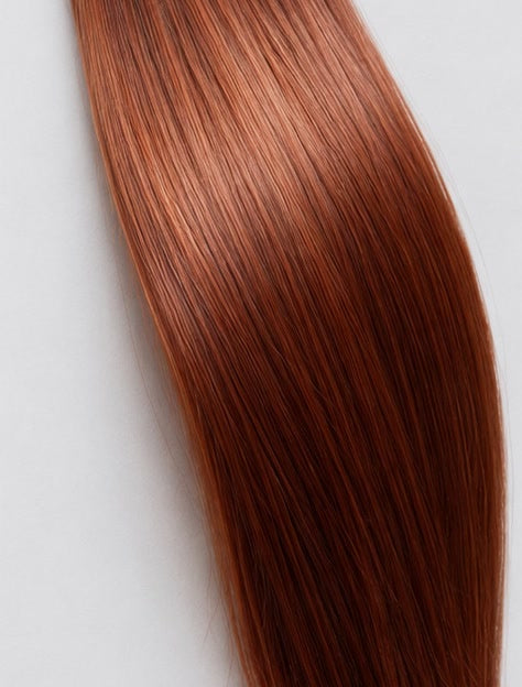 Cheveux roux lisses et brillants