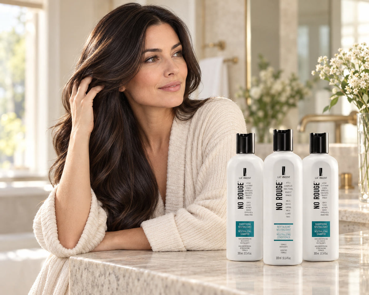 Femme aux cheveux soignés avec le coffret ou l’ensemble Luc Vincent
